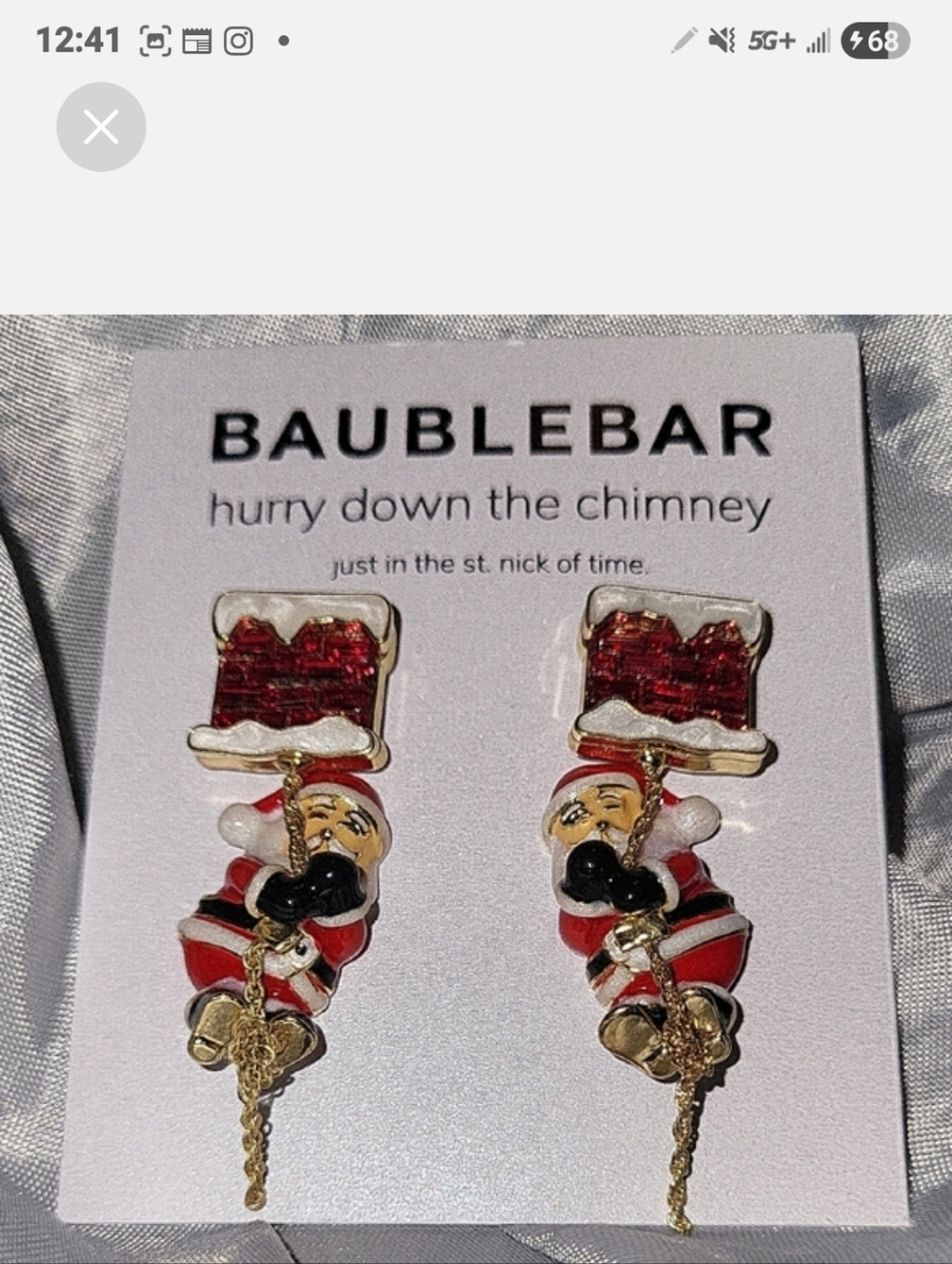 ✨️NWT BaubleBar Red White Gold Santa🎅 Climbing Chimney Dangle Earrings